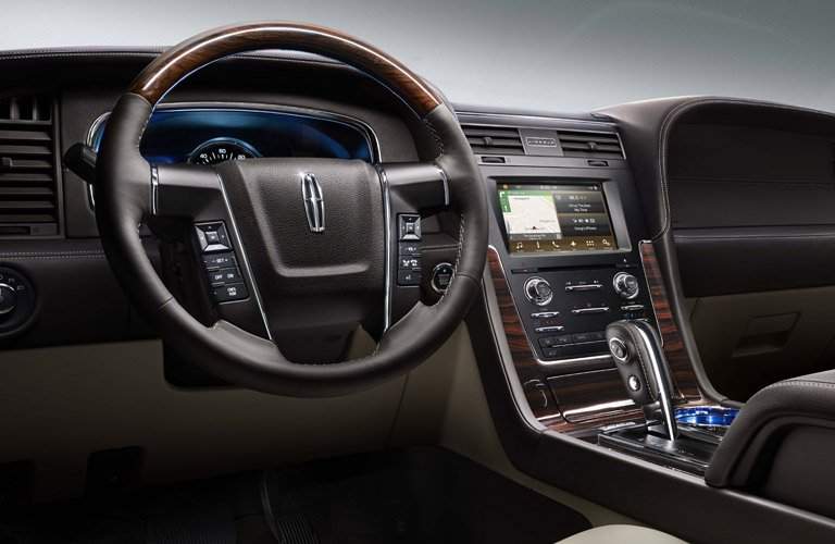 2017 Lincoln Navigator luxury features and options