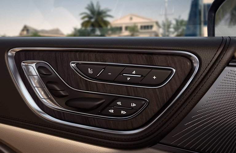 2017 Lincoln Continental seat controls