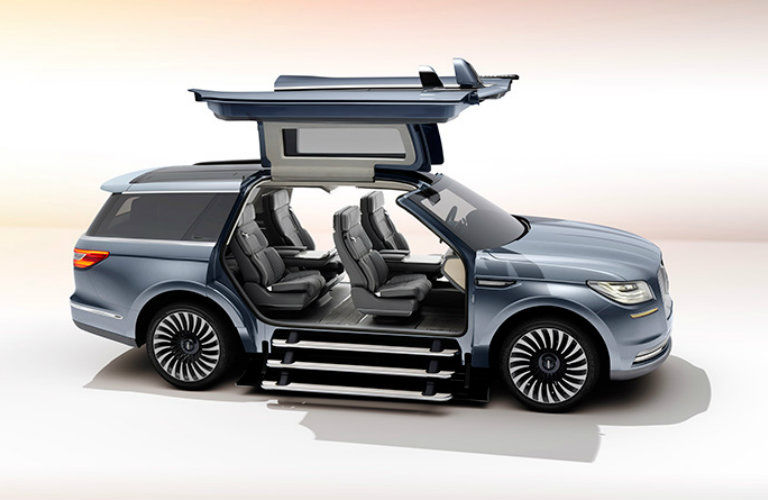 2017 Lincoln Navigator Concertina steps and gull wings_o